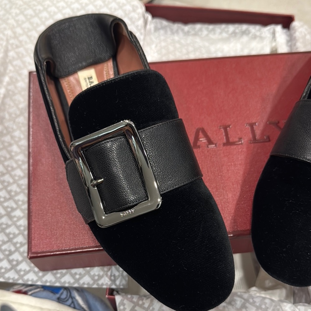 Elegant Black Women's Loafers - Picture 2 of 8